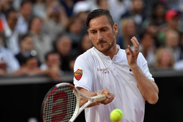 托蒂在慈善赛上