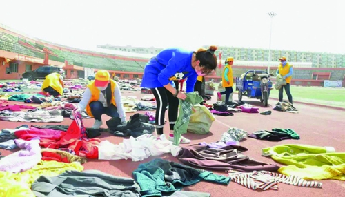 晾晒衣物铺满跑 晾晒衣物铺满跑