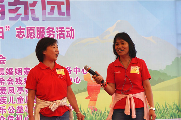 国际志愿者多年来一直在助残事业中默默奉献，他们从这份公益事业中收获了快乐和成就感。