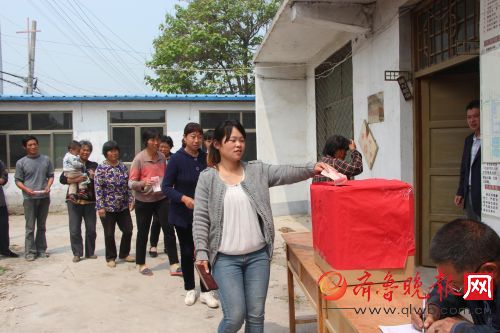 12岁女孩身患重病，村民自发为她捐款46326元