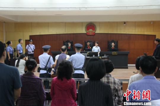 图为庭审现场 黄高森 摄 图为庭审现场 黄高森 摄