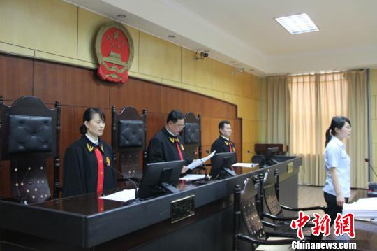 图为法官宣读判决 黄高森 摄 图为法官宣读判决 黄高森 摄