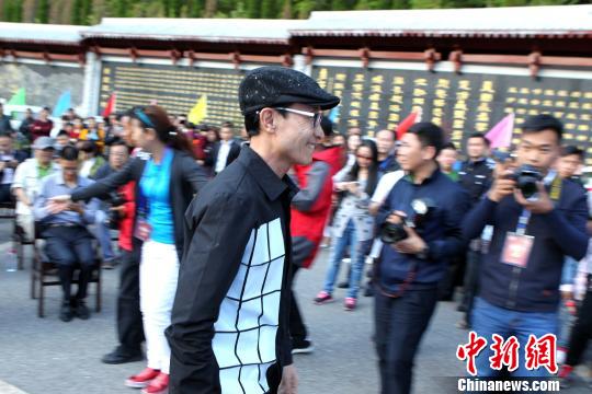 巩汉林出席捐赠仪式 王中举 摄 巩汉林出席捐赠仪式 王中举 摄