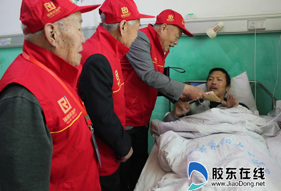 莱阳慈善义工为10户特困家庭发放救助金一万元 莱阳慈善义工为10户特困家庭发放救助金一万元