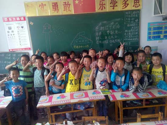 图为黑龙江德胜乡中心小学反馈“衣旧情深”募捐活动 图为黑龙江德胜乡中心小学反馈“衣旧情深”募捐活动