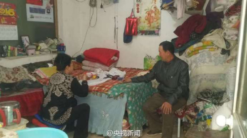 老人13年卖40万个塑料瓶捐款近万2