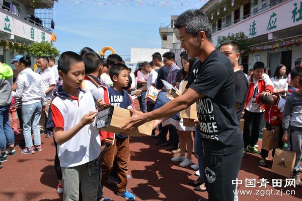 “百名委员圆百梦”爱心公益活动走入县培智学校2