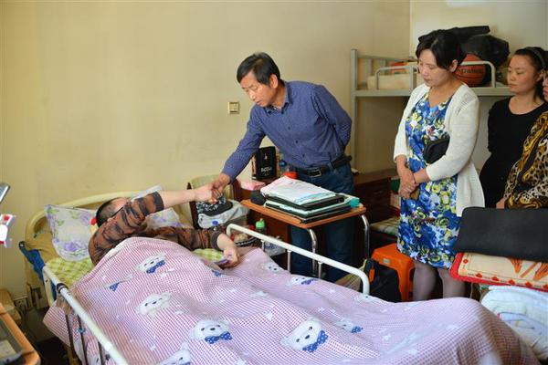 上海慈善网讯 5月17日下午，市慈善基金会奉贤区分会向困难残疾人员沈春平送去慰问金1万元。