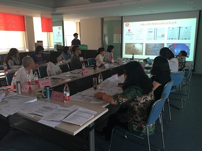 参选机构负责人在介绍项目 参选机构负责人在介绍项目