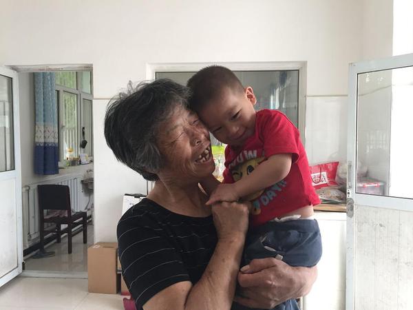 王大妈和孩子 王大妈和孩子