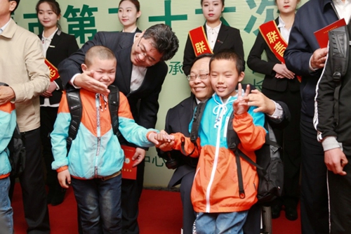 图为吕世明出席吉林省暨长春市第二十六次全国助残日活动  图为吕世明出席吉林省暨长春市第二十六次全国助残日活动