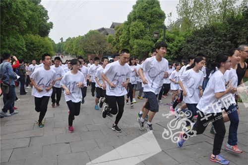 巴蜀中学三月马拉松比赛 巴蜀中学供图 华龙网发 巴蜀中学三月马拉松比赛 巴蜀中学供图 华龙网发