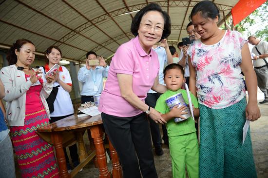 田惠光副主席参加捐赠活动 田惠光副主席参加捐赠活动