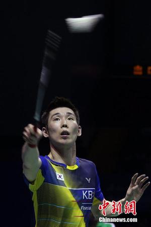 5月19日，韩国队选手孙完虎在比赛中回球。中新社记者 韩海丹 摄