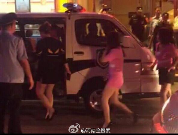 多名女子被带走