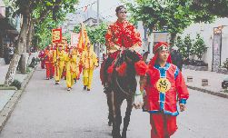 我的意中人骑着大马，八抬大轿来娶我