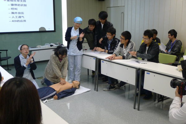 急救志愿者培训(资料图片) 急救志愿者培训(资料图片)