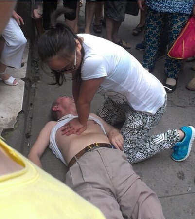 街头急救(资料图片) 街头急救(资料图片)