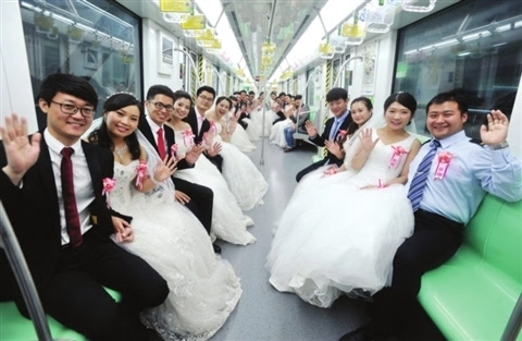 来自苏州轨道交通集团运营分公司的新人们欢聚在一起