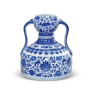 清乾隆青花缠枝灵芝花卉纹如意耳葫芦瓶 清乾隆青花缠枝灵芝花卉纹如意耳葫芦瓶