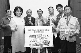 鲁杰(左二)与嘉宾一起启动青少年摄影教育修史项目 鲁杰(左二)与嘉宾一起启动青少年摄影教育修史项目