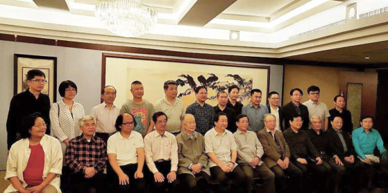 潘天寿《鹰石图》品鉴会嘉宾合影 潘天寿《鹰石图》品鉴会嘉宾合影