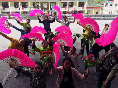 巴桑拉姆走进慈善学校 用爱心陪伴孩子2 巴桑拉姆走进慈善学校 用爱心陪伴孩子2