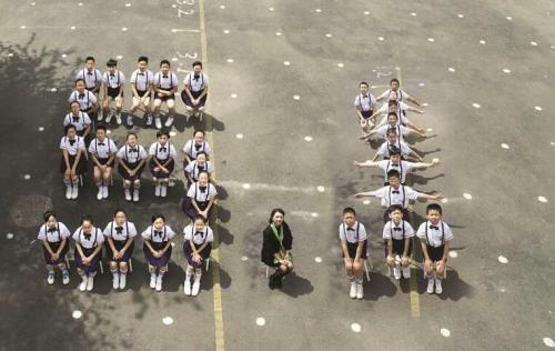 逆天了!小学生萌萌毕业照刷爆朋友圈(图)