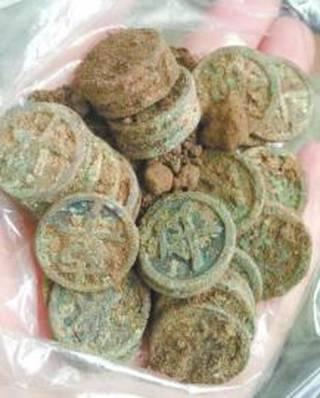 成都首次出土30枚北宋象棋 身价至少数十万