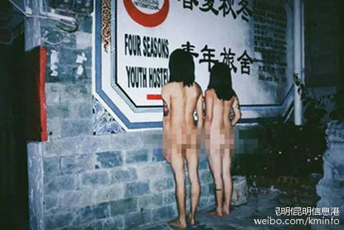 照片中，夜色下两人一丝不挂，并还有夸张的镜头出现，无法直视。