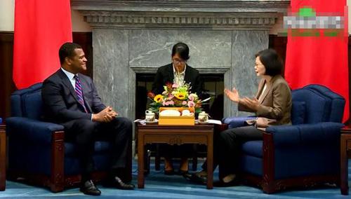 蔡英文见美国官员变口吃:呃呃呃我说中文有困难