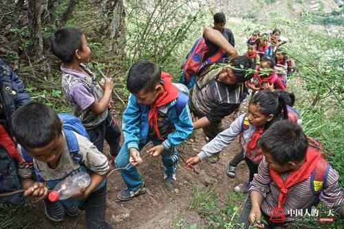 悬崖村孩子告别爬藤梯2 悬崖村孩子告别爬藤梯2
