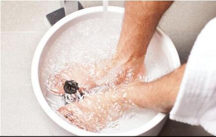 银杏叶煮水泡脚竟有这四个神奇功效！