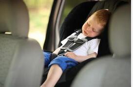 坐车睡熟的你 小心你的脖子伤不起！