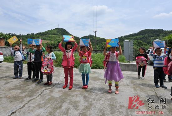 捐助活动现场  捐助活动现场