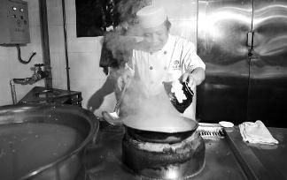 西安发布牛羊肉泡馍、葫芦头泡馍、肉夹馍、蓝田荞面饸饹、Biangbiang面等5种地方小吃制作技术规范