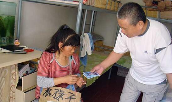 大连慈善义工佟伟获“CCTV年度慈善人物”提名 大连慈善义工佟伟获“CCTV年度慈善人物”提名