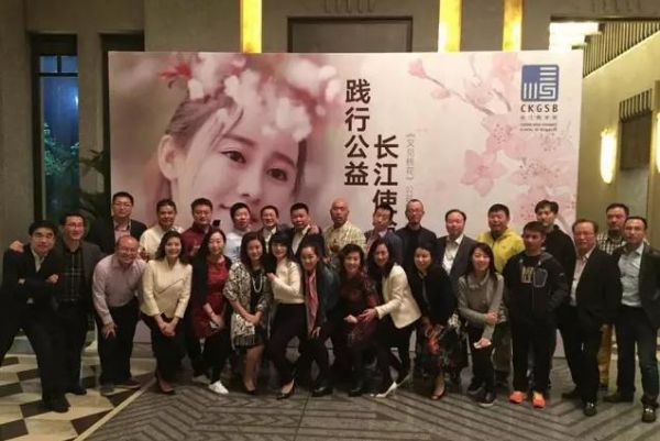 《又见桃花》 首部渐冻人题材公益电影预告片新鲜放送 《又见桃花》 首部渐冻人题材公益电影预告片新鲜放送