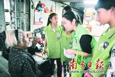 义工探望孤寡老人 义工探望孤寡老人