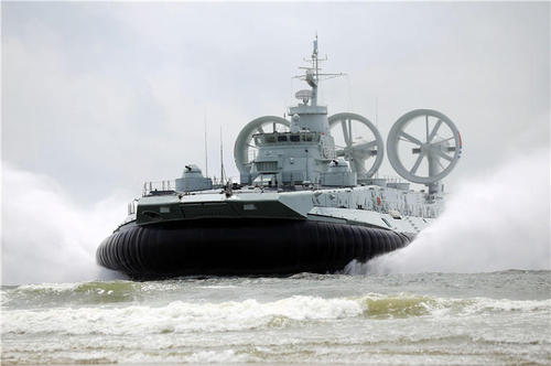 英首相就南海表态变脸对华突然强硬 中方回应