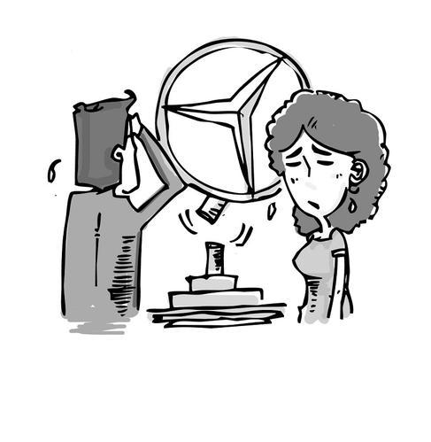 淘气儿子掰断奔驰车车标 父母赔入十几天工资