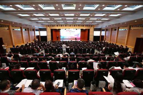 高校创新创业论坛暨中国校企协同产学研创新联盟年会现场 高校创新创业论坛暨中国校企协同产学研创新联盟年会现场