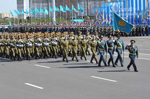 哈萨克斯坦租地给中国人引争议 哈总理:不应担心