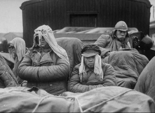 淮海战役中处于饥寒交迫中的国民党官兵 淮海战役中处于饥寒交迫中的国民党官兵