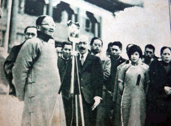 “四四”儿童节上正在演讲的北大校长蔡元培 “四四”儿童节上正在演讲的北大校长蔡元培