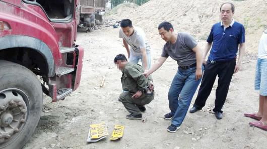 男子想和“前女友”复合遭拒，26刀砍死“情敌”