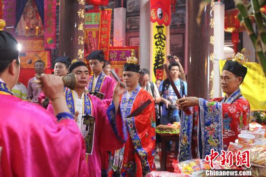 6月2日，福建泉州蟳浦妈祖宫庙——顺济宫重修落成庆典仪式拉来序幕，妈祖祭祀仪式举行?！×尉?摄