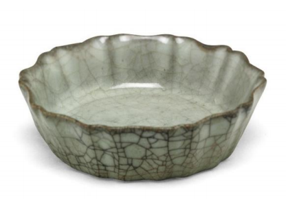 南宋官窑十棱葵瓣洗