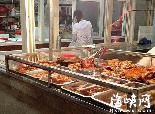 气温升高，商家制作的熟食易变质，应少吃慎吃 