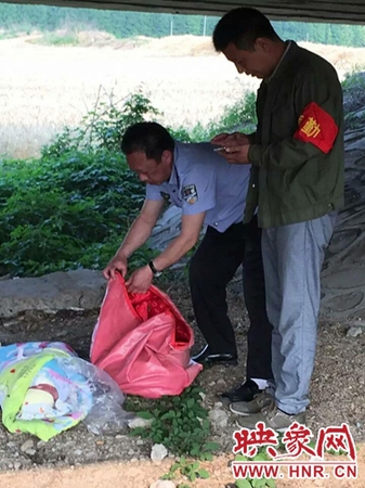 婴儿被弃爬满蚊虫 狠心父母为何抛弃幼小生命(组图)